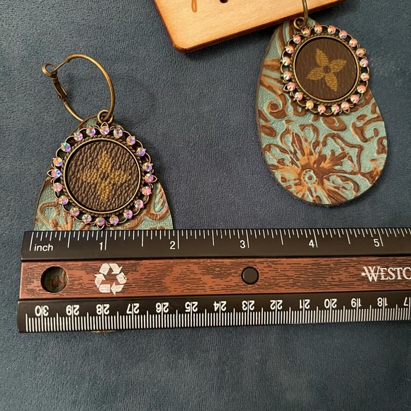 Earrings - Picture 2 of 4